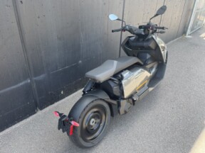 2023 BMW Motorrad CE 04 thumb 3