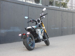2024 BMW Motorrad CE 02 thumb 0