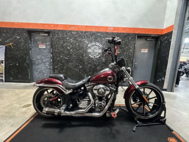 2015 Harley-Davidson<sup>®</sup> Breakout<sup>®</sup> MYSTERIOUS RED