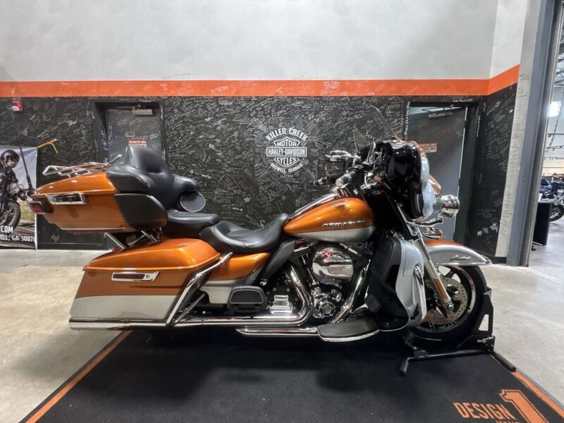 2014 Harley-Davidson<sup>®</sup> Electra Glide<sup>®</sup> Ultra Limited WHSKY/B SILVER W/ PINSTRIPE