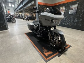 FLTRX 2025 Road Glide® thumb 2