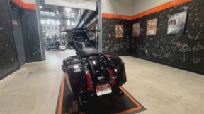 2025 Harley-Davidson<sup>®</sup> Road Glide® VIVID BLACK thumb 2