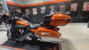 2014 Harley-Davidson<sup>®</sup> Electra Glide<sup>®</sup> Ultra Limited WHSKY/B SILVER W/ PINSTRIPE thumb 3
