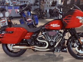 2025 Harley-Davidson<sup>®</sup> Road Glide® BILLIARD GRAY thumb 3