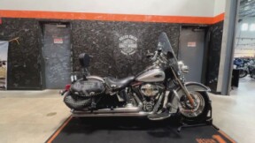 2014 Harley-Davidson<sup>®</sup> Heritage Softail<sup>®</sup> Classic CHAR PRL/B SLVR W/ PINSTRIP thumb 0
