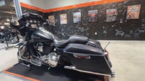 2017 Harley-Davidson<sup>®</sup> Street Glide<sup>®</sup> Special BLACK DENIM thumb 3