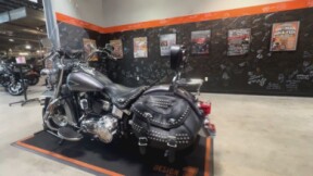 2014 Harley-Davidson<sup>®</sup> Heritage Softail<sup>®</sup> Classic CHAR PRL/B SLVR W/ PINSTRIP thumb 3