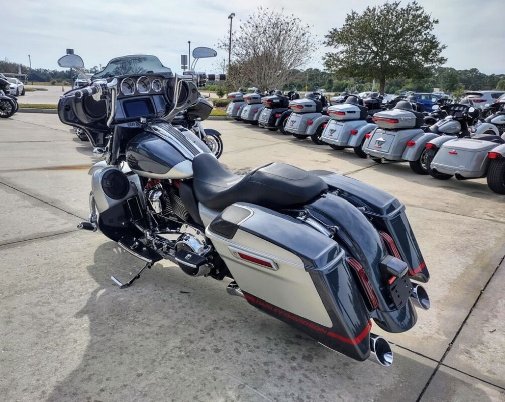 CVO Street Glide - Photo 7