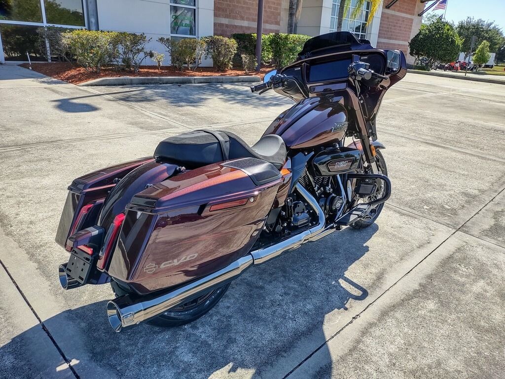 CVO Street Glide - Photo 3
