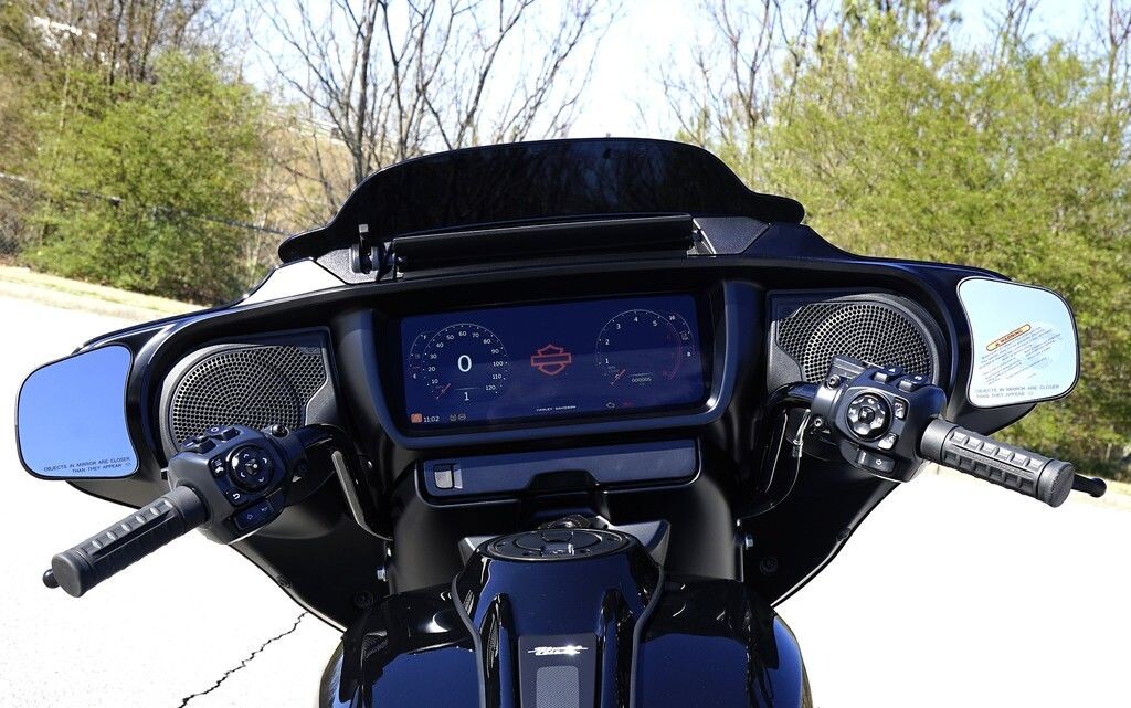 FLHX 2025 Street Glide - Photo 8