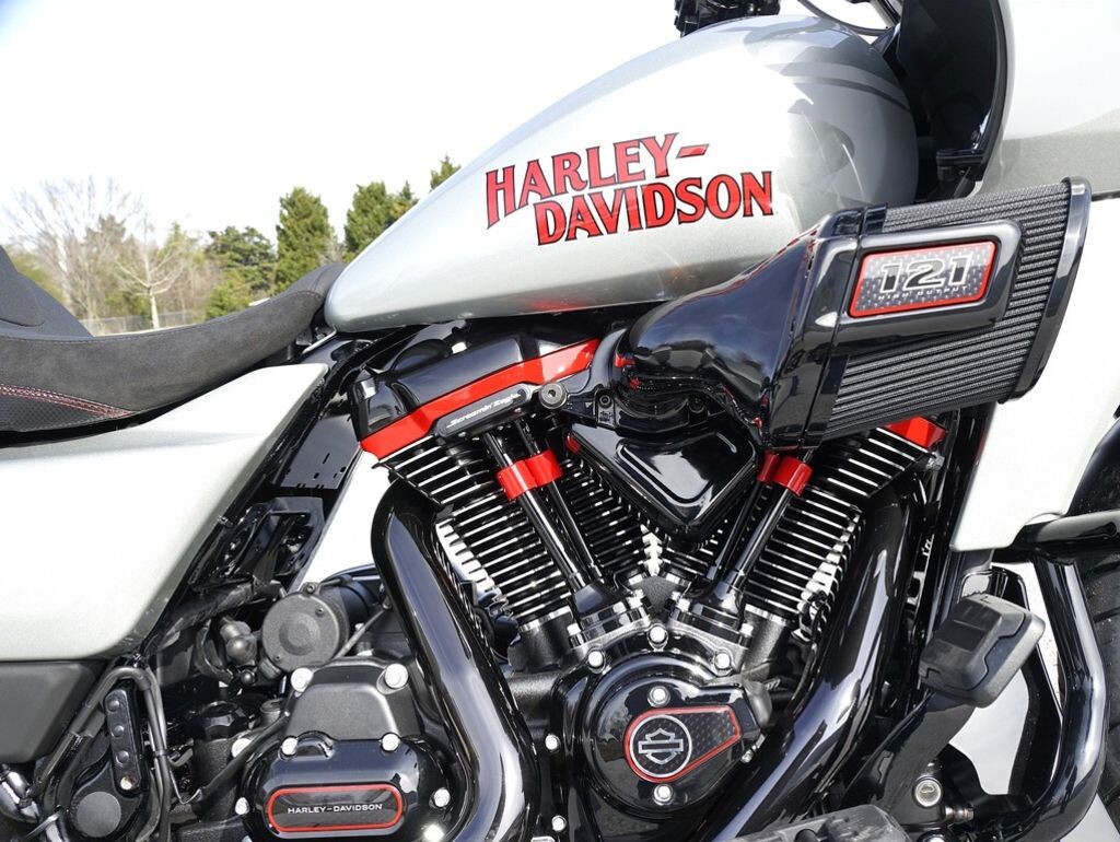 FLTRXSTSE 2025 CVO Road Glide ST - Photo 8