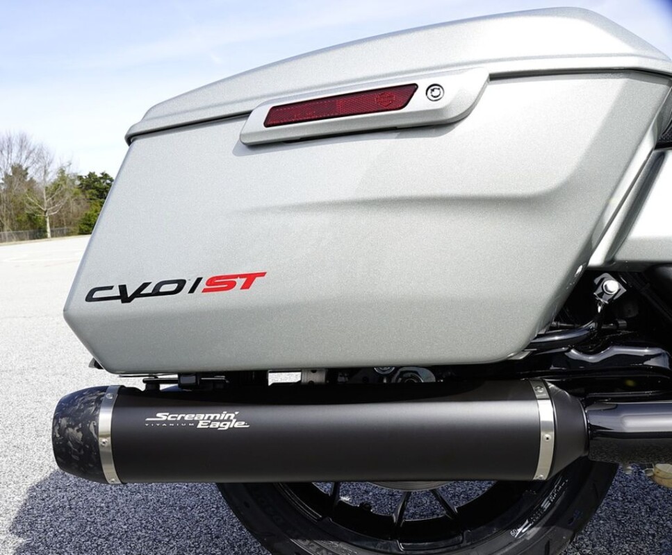 FLTRXSTSE 2025 CVO Road Glide ST - Photo 10