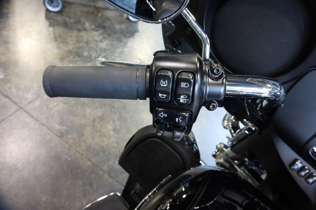FLHTCUTG 2024 Tri Glide Ultra - Photo 6