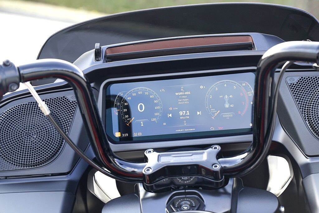 FLTRX 2025 Road Glide - Photo 6