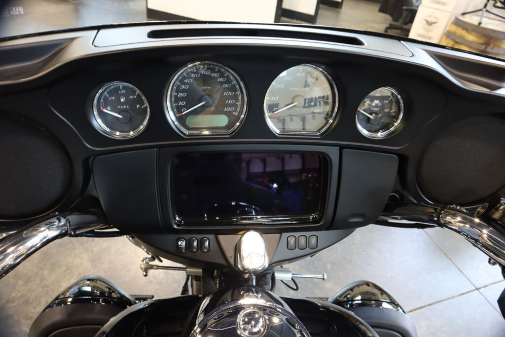 FLHTCUTG 2024 Tri Glide Ultra - Photo 7