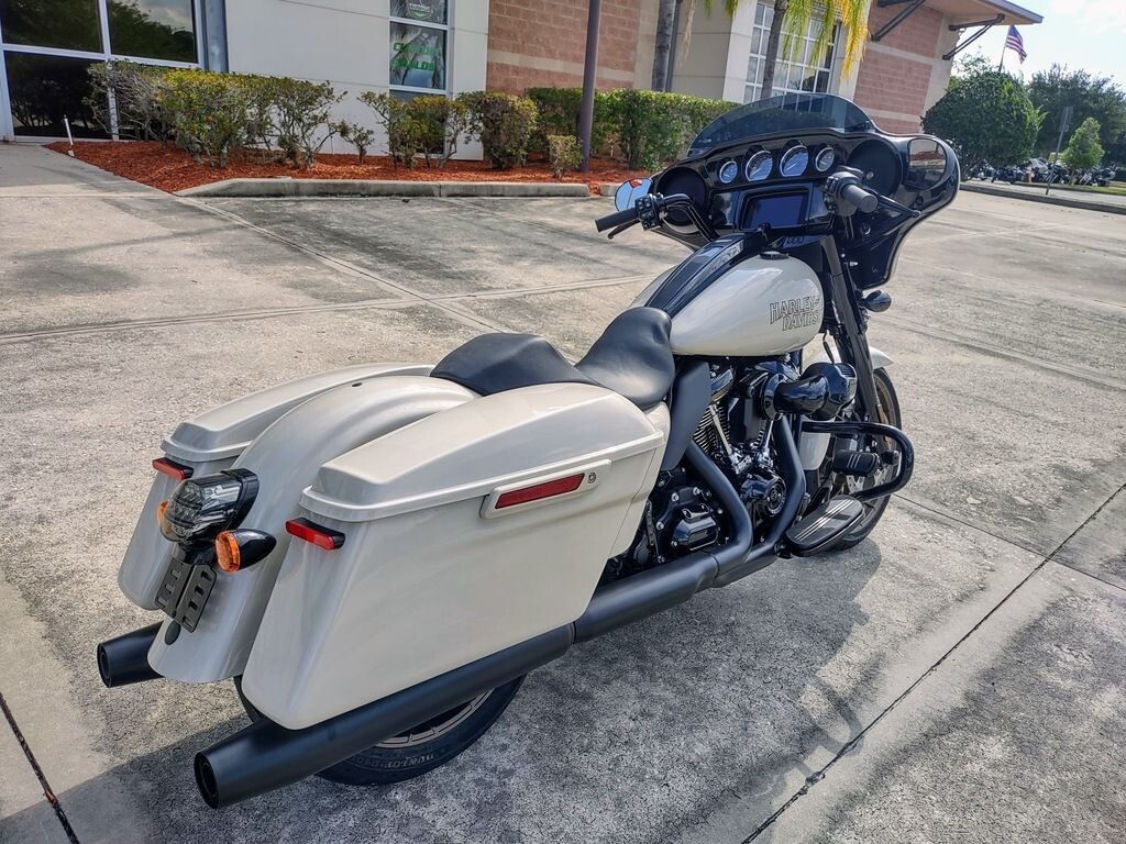 Street Glide ST - Photo 2