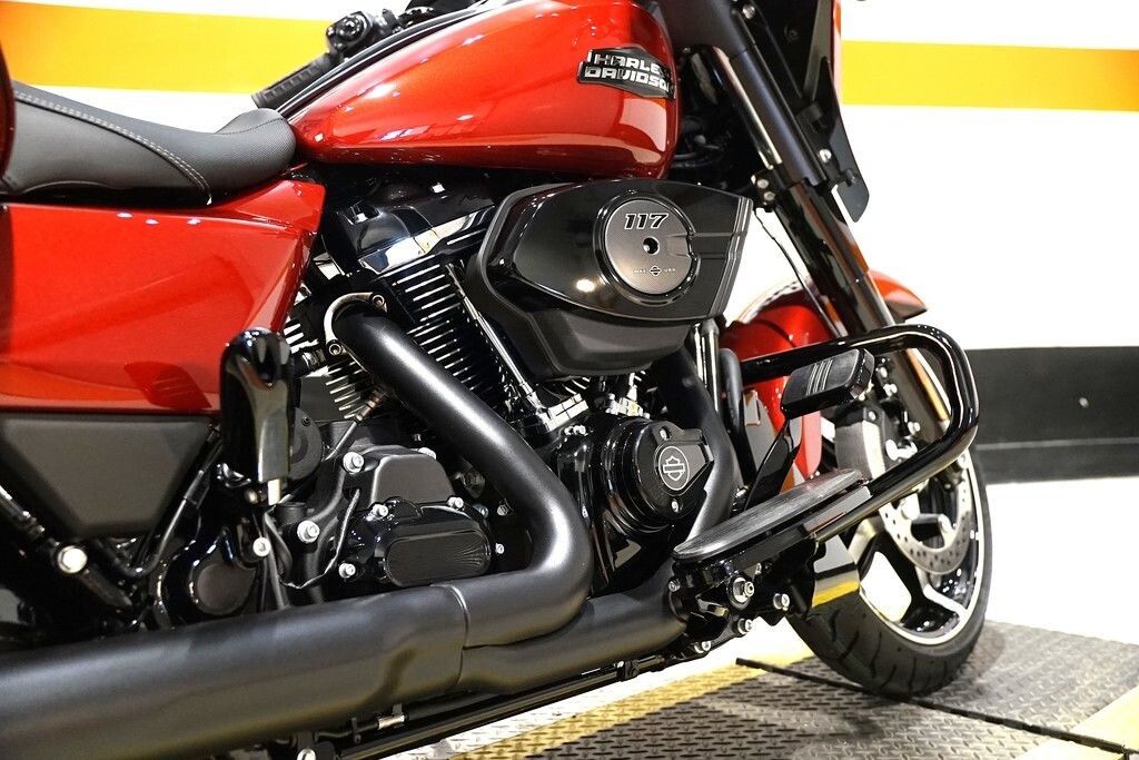FLHX 2025 Street Glide - Photo 6