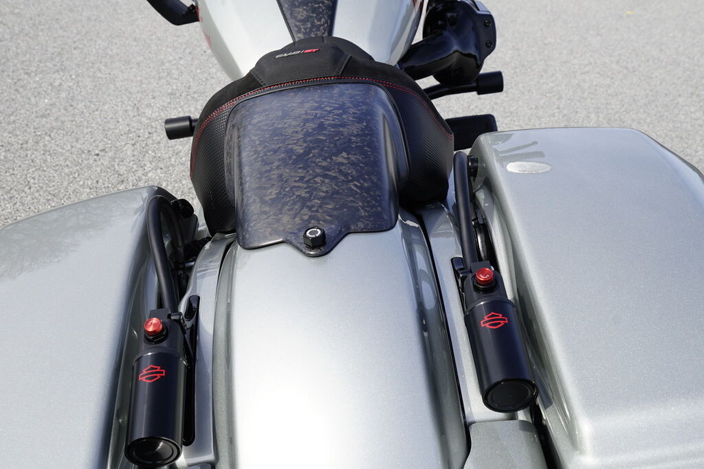 FLTRXSTSE 2025 CVO Road Glide ST - Photo 10