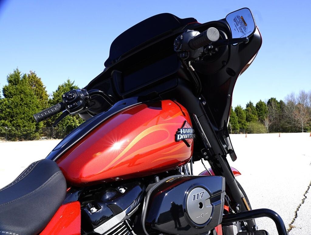 FLHX 2025 Street Glide - Photo 10