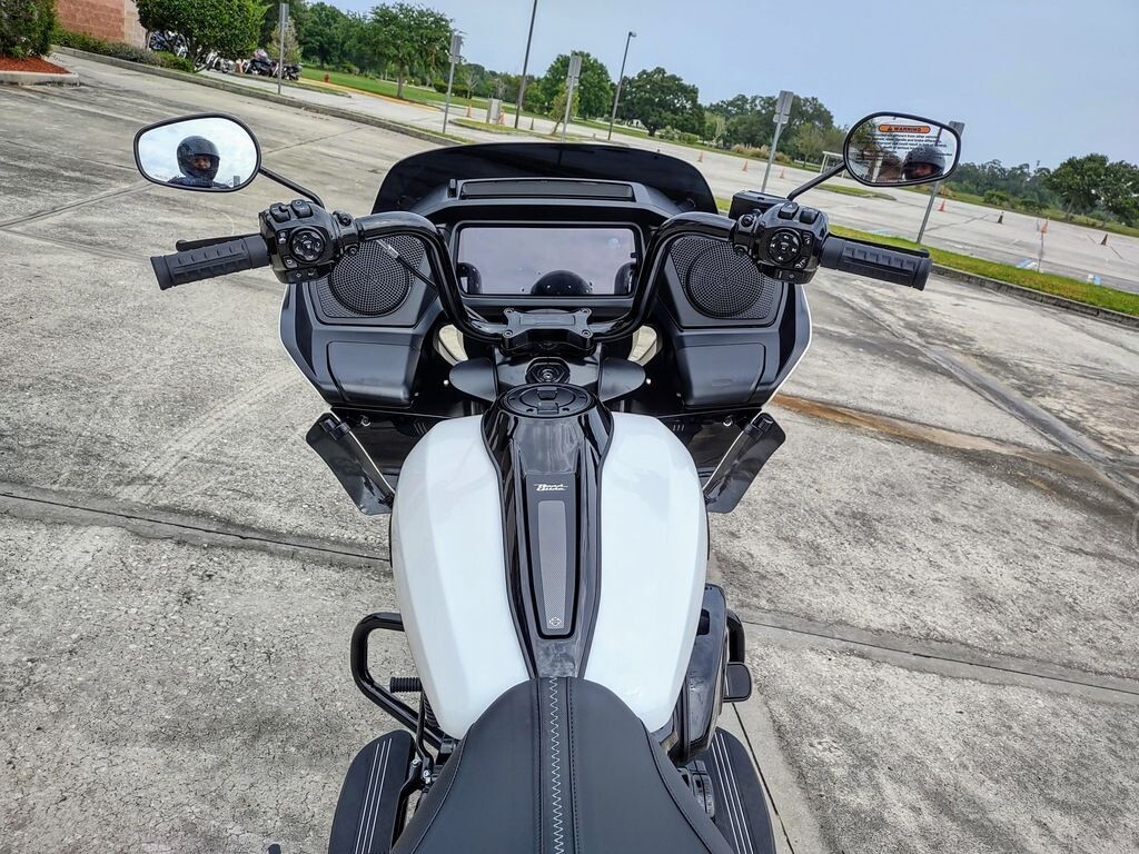 Road Glide - Photo 6