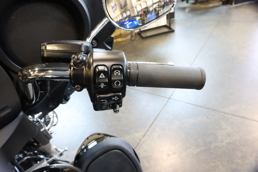 FLHTCUTG 2024 Tri Glide Ultra - Photo 8