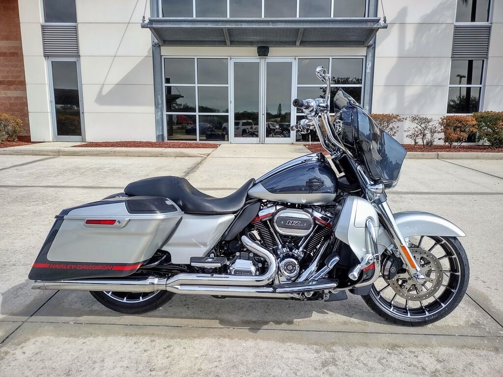 CVO Street Glide - Photo 2