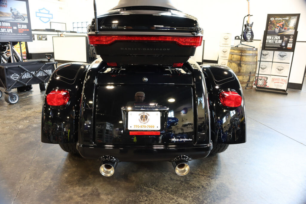 FLHTCUTG 2024 Tri Glide Ultra - Photo 10