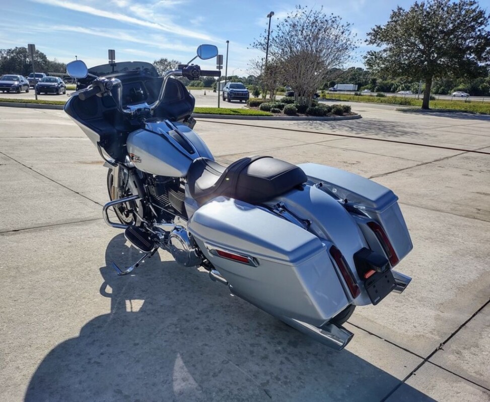 Road Glide - Photo 7