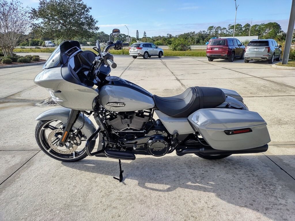 Road Glide - Photo 8