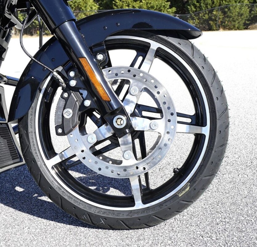 FLTRX 2025 Road Glide - Photo 2