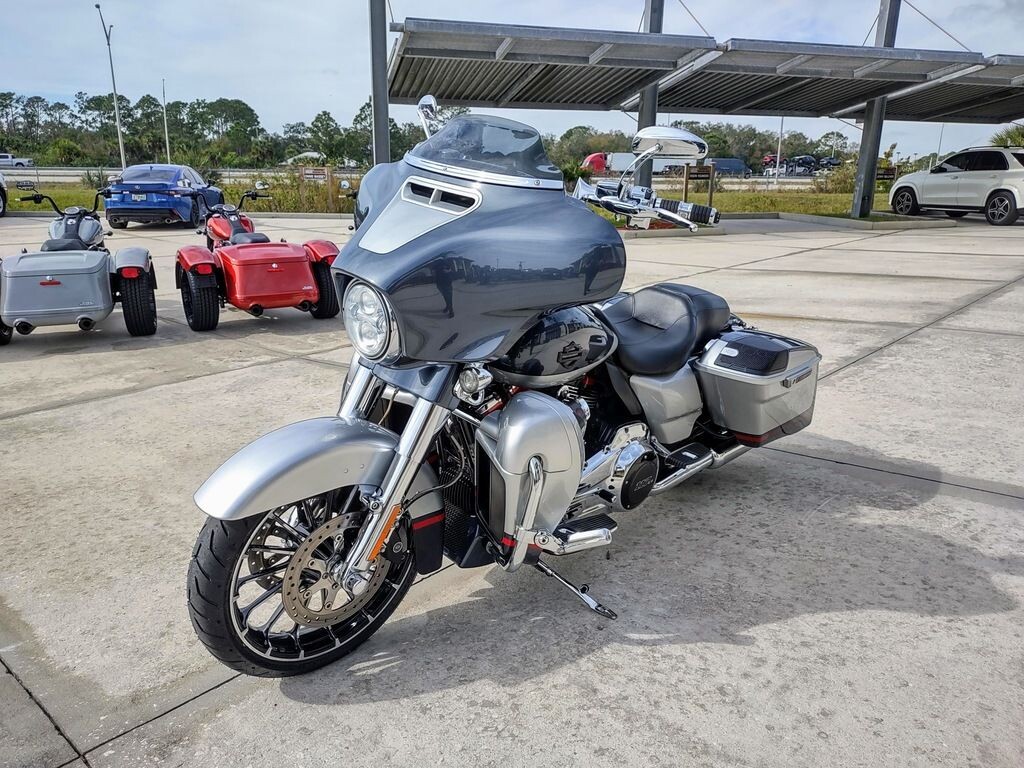 CVO Street Glide - Photo 9