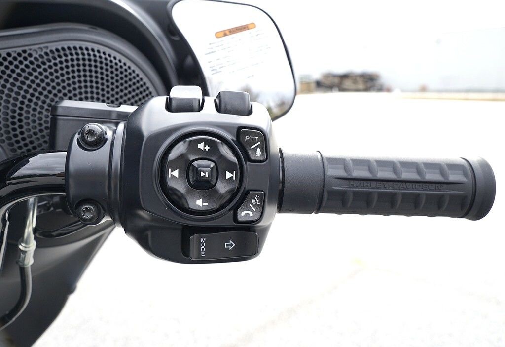 FLHX 2025 Street Glide - Photo 9