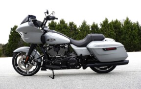FLTRX 2025 Road Glide™ thumb 3