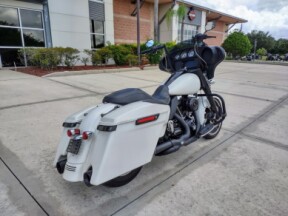 FLHXS 2016 Street Glide® Special thumb 1