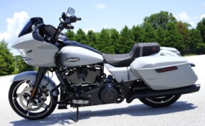 FLTRX 2024 Road Glide® thumb 0