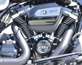 FLHXS 2018 Street Glide® Special thumb 2