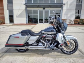 FLHXSE 2019 CVO™ Street Glide® thumb 3
