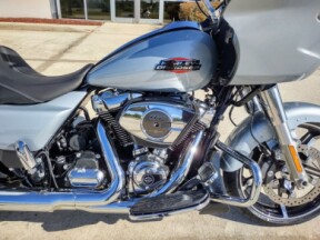 FLTRX 2025 Road Glide™ thumb 2