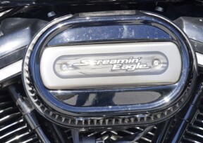 FLHXSE 2017 CVO™ Street Glide® thumb 3