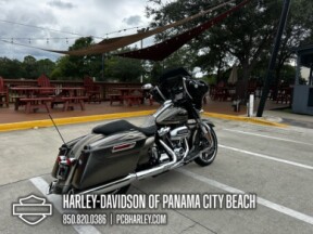 2017 Harley-Davidson® Street Glide® Special thumb 3