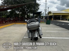 2017 Harley-Davidson® CVO™ Limited thumb 2