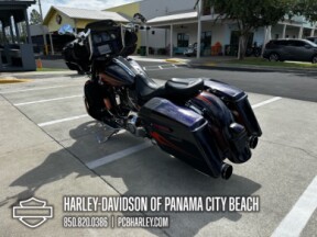 2015 Harley-Davidson<sup>®</sup> CVO™ Street Glide® thumb 1