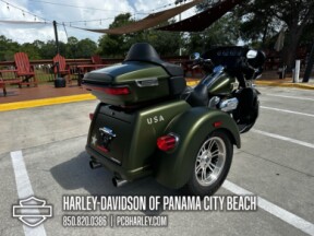 2022 Harley-Davidson<sup>®</sup> Tri Glide® Ultra thumb 3