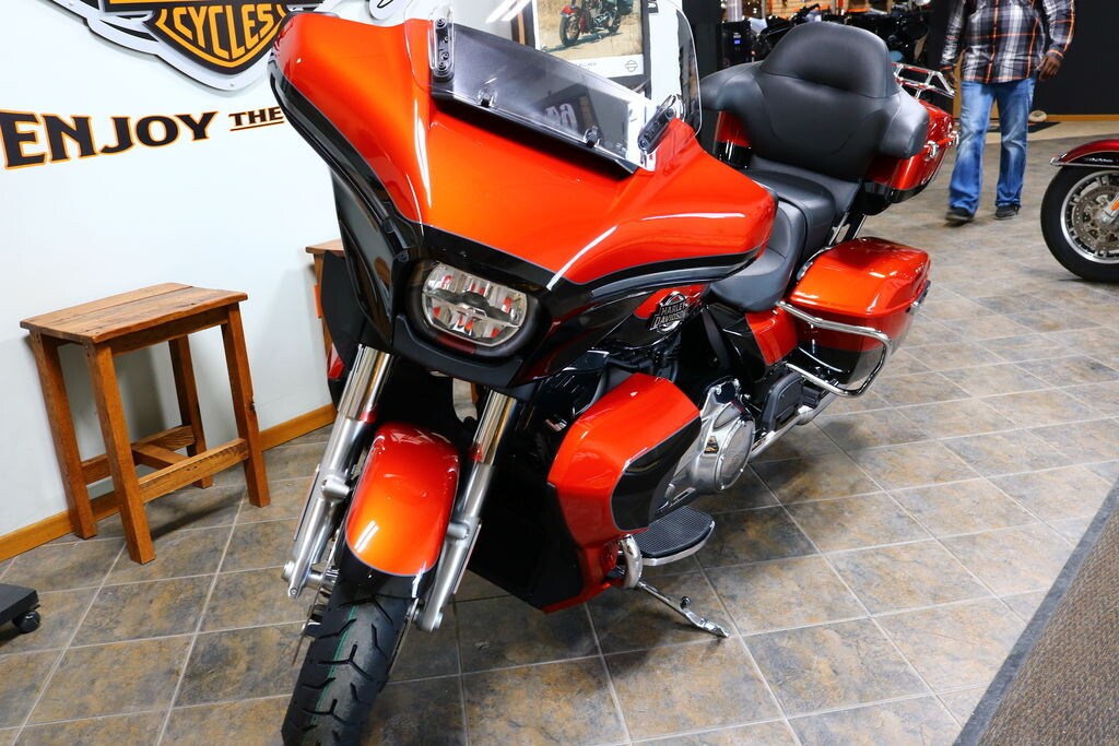 FLHXU 2025 Street Glide Ultra - Photo 4