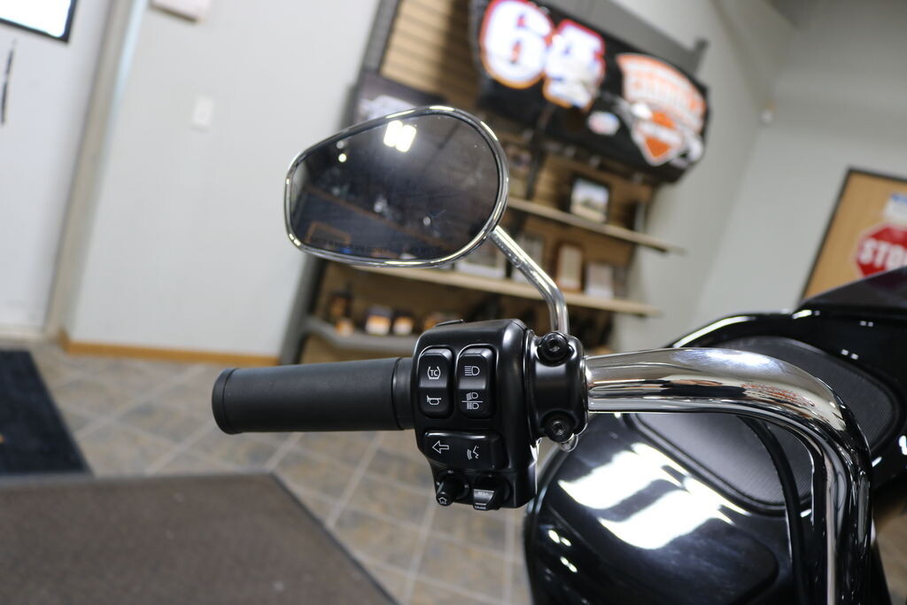 FLTRT 2025 Road Glide 3 - Photo 10