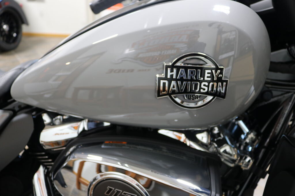FLHXU 2025 Street Glide Ultra - Photo 8