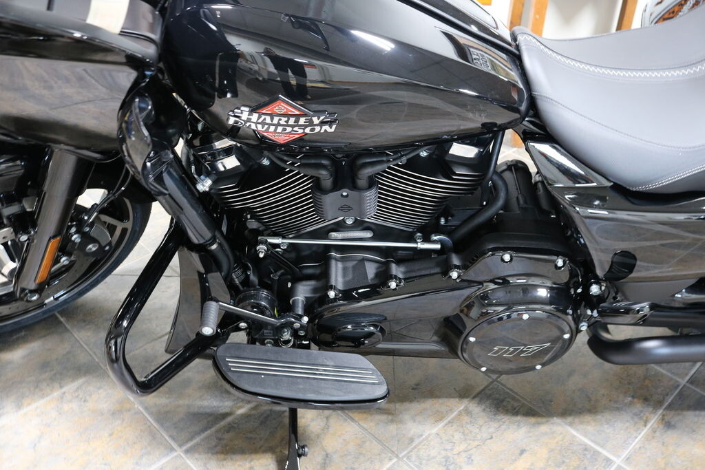 FLTRX 2025 Road Glide - Photo 2