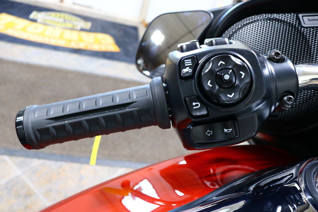 FLHXU 2025 Street Glide Ultra - Photo 10