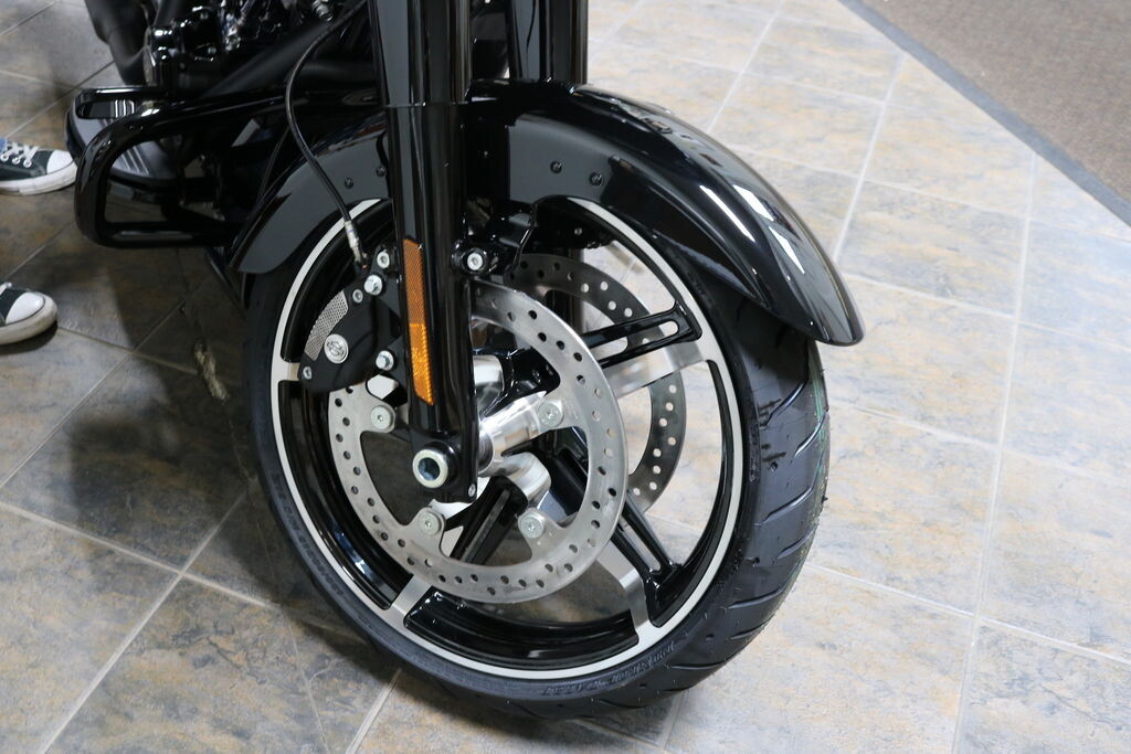 FLTRX 2025 Road Glide - Photo 6