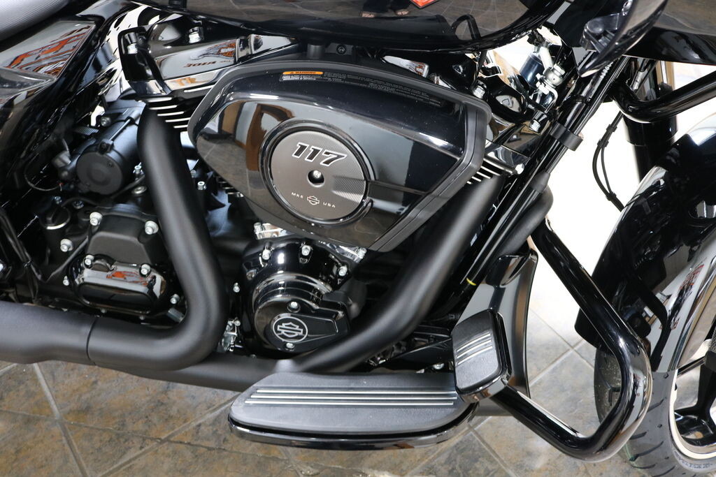 FLTRX 2025 Road Glide - Photo 9